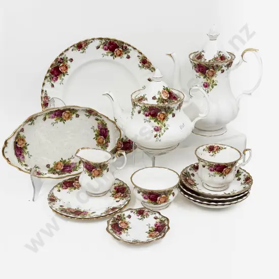 Qty of Assorted Royal Albert "Old Country Roses" incl Tea & Coffee Pot