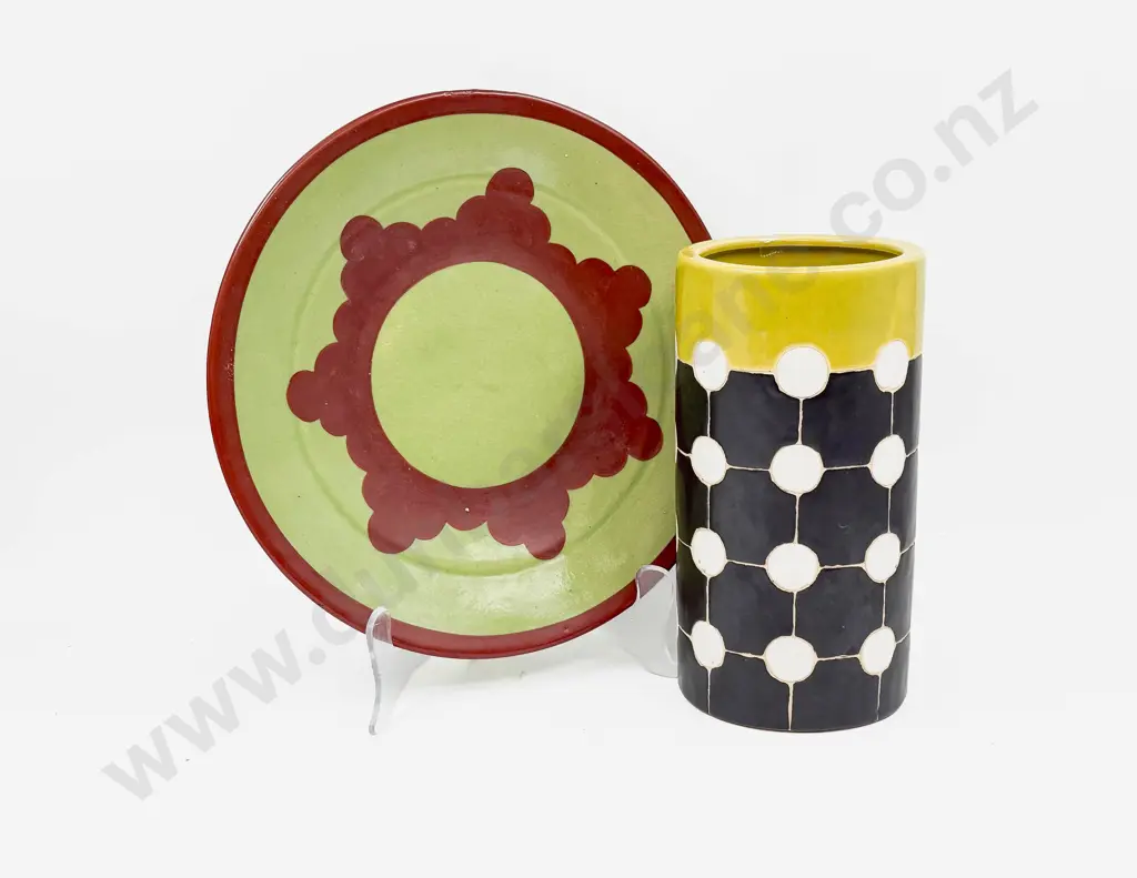 Decorative Vase & Plate Image 1++