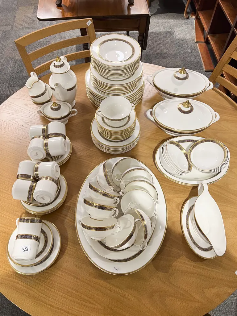 RD "Harlow" Pattern Twelve Place Dinner Service Image 1++