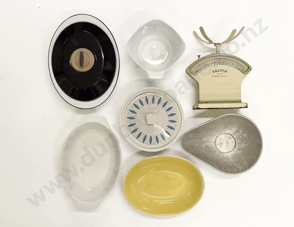 Qty of Assorted Kitchenalia Image 1++