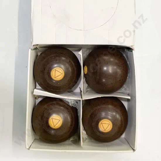 Boxed Lawn Bowls Set