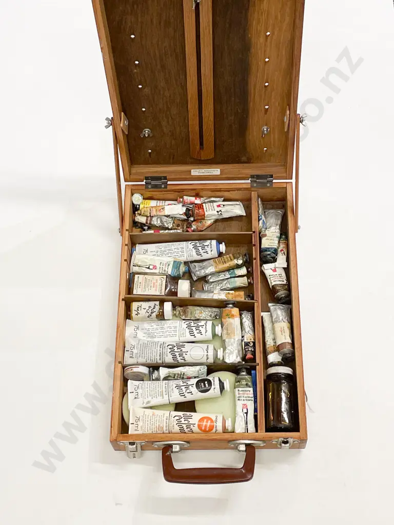 Vintage Travel Easel Image 1++