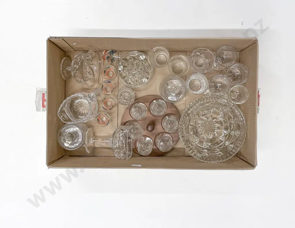 Box Qty of Assorted Crystal & Glassware Image 1++