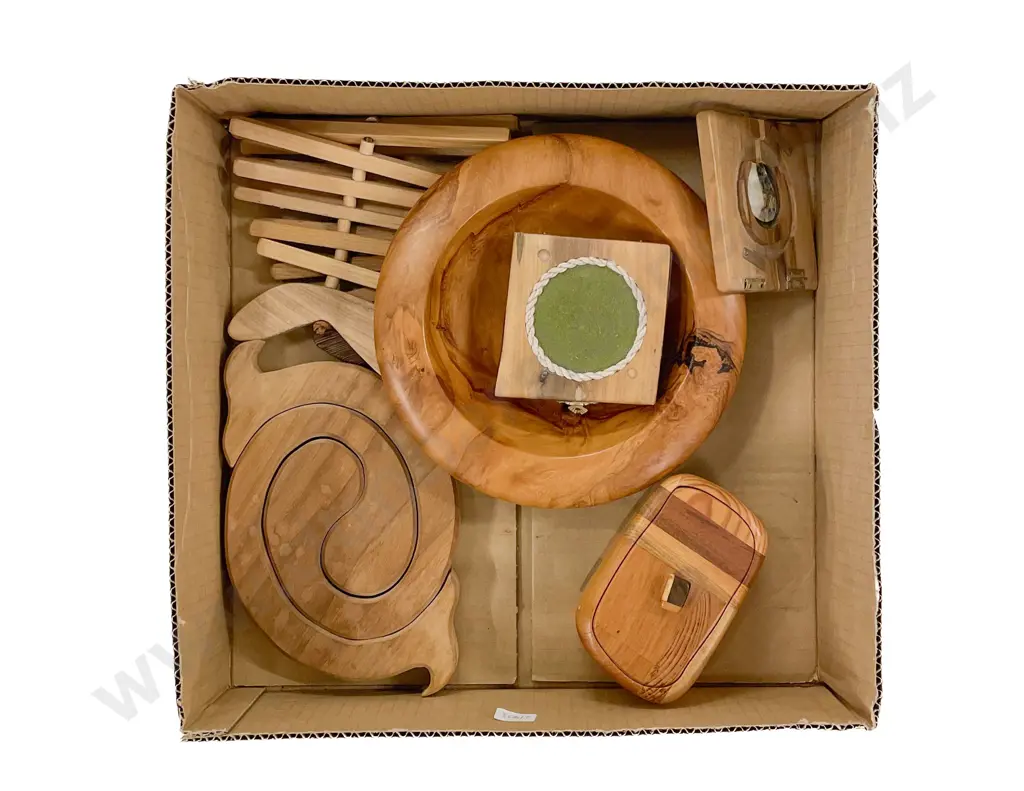 Qty of Assorted Woodware Image 1++