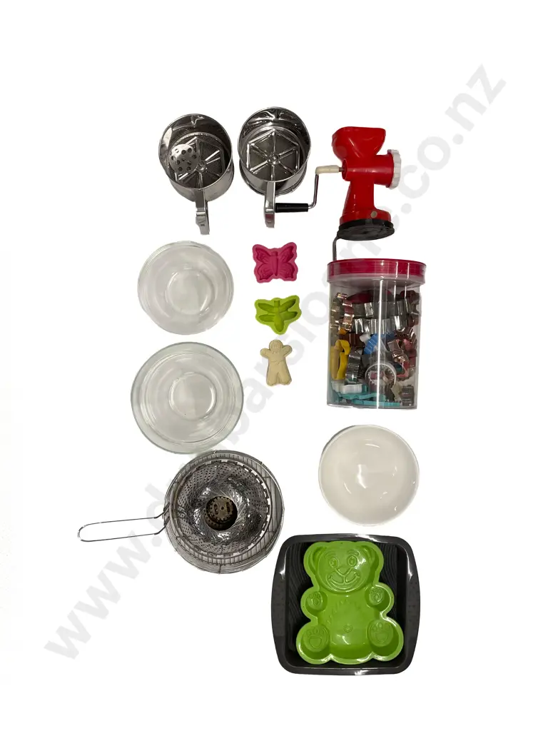 Box Of Assorted Kitckenware Image 1++