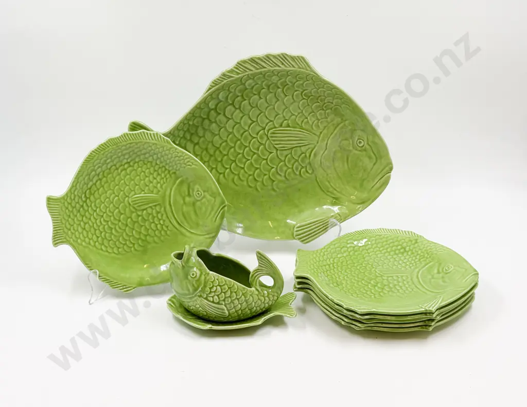 Shorter & Sons Green Glazed Fish Form China Image 1++