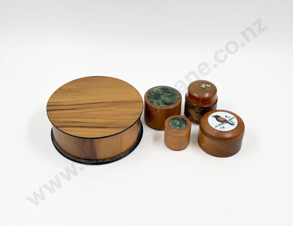 Small Qty of Assorted NZ Woodware Image 1++