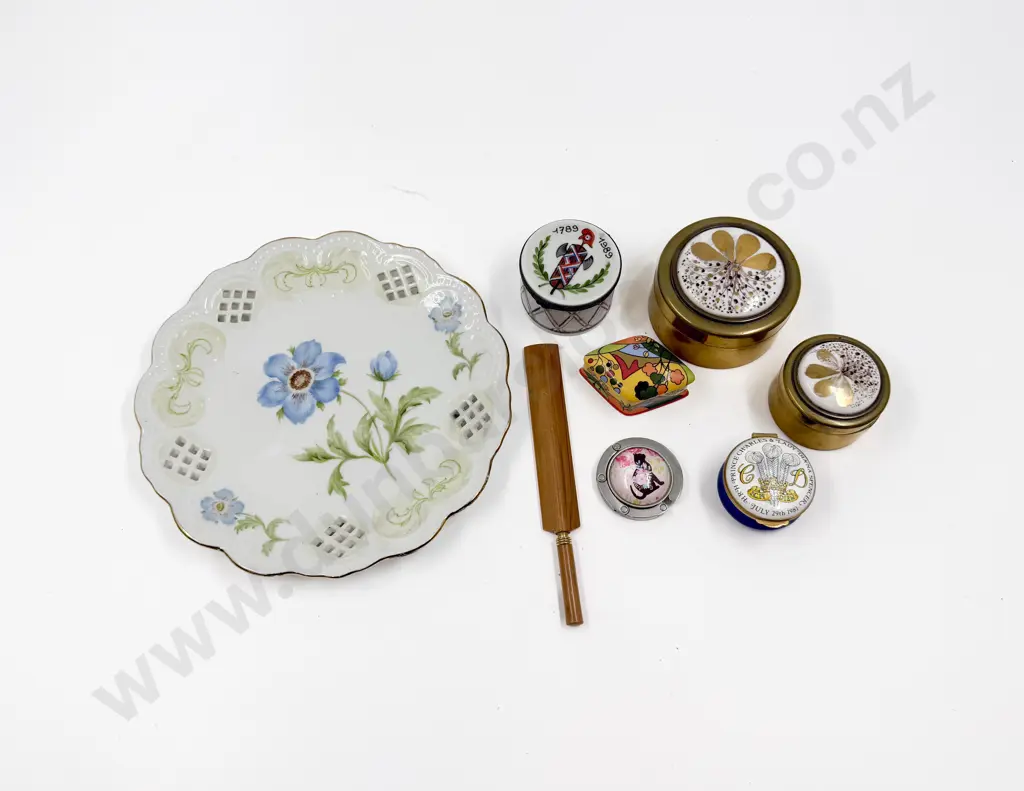 Qty of Assorted Trinket Boxes etc Image 1++