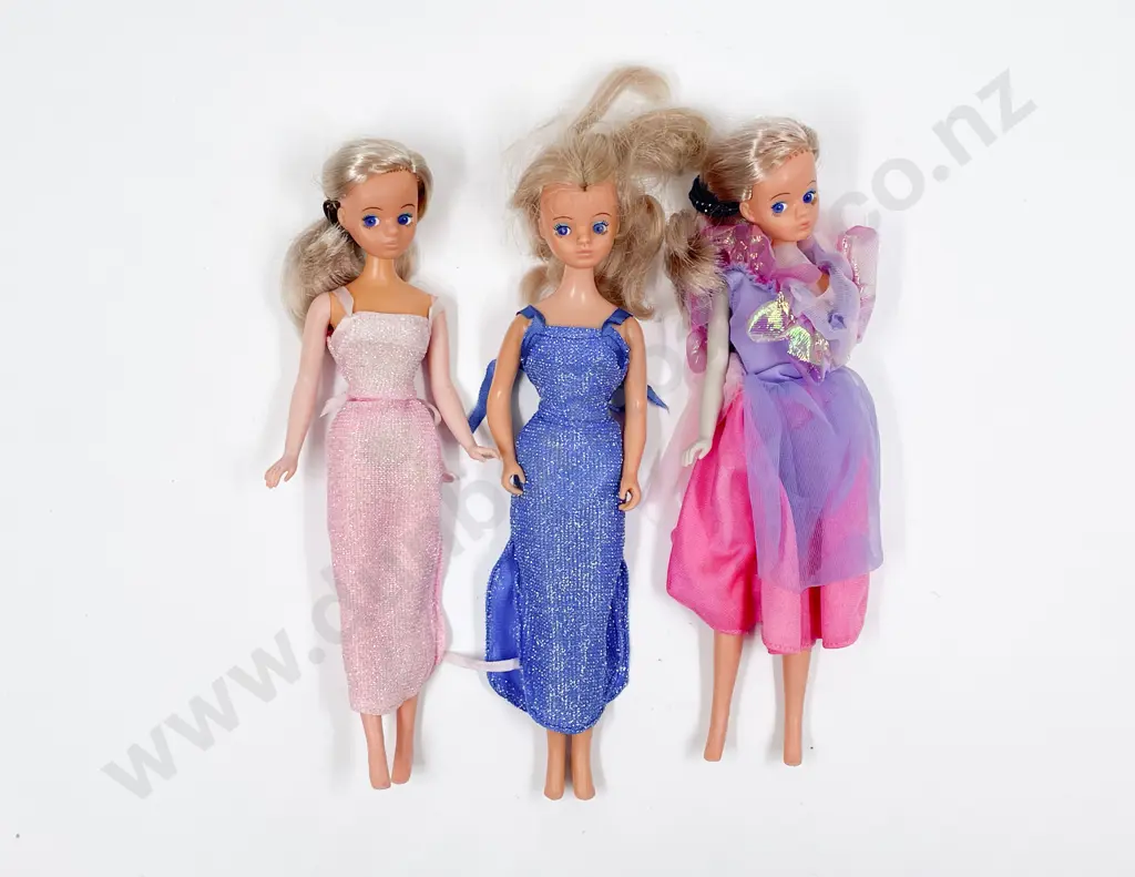 Three Daisy Dolls Image 1++