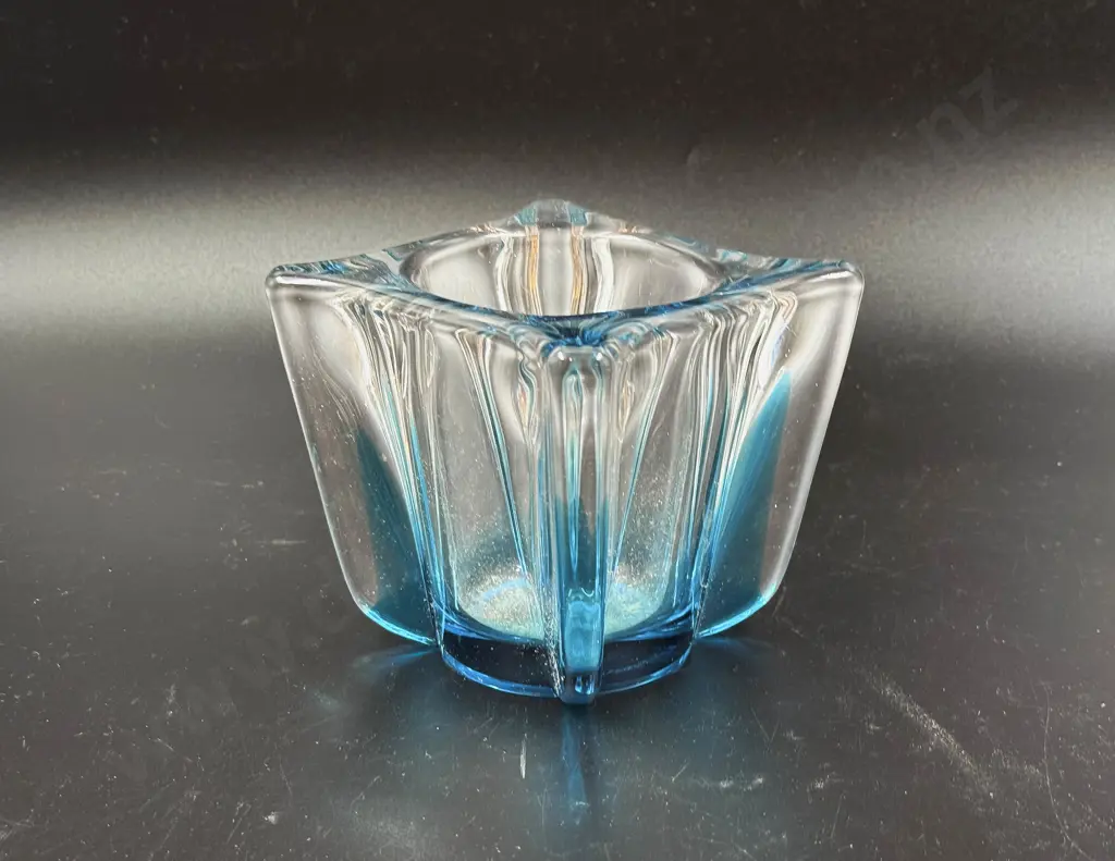 Art Glass Vase Image 1++