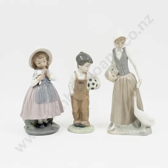 Three Nao Figures