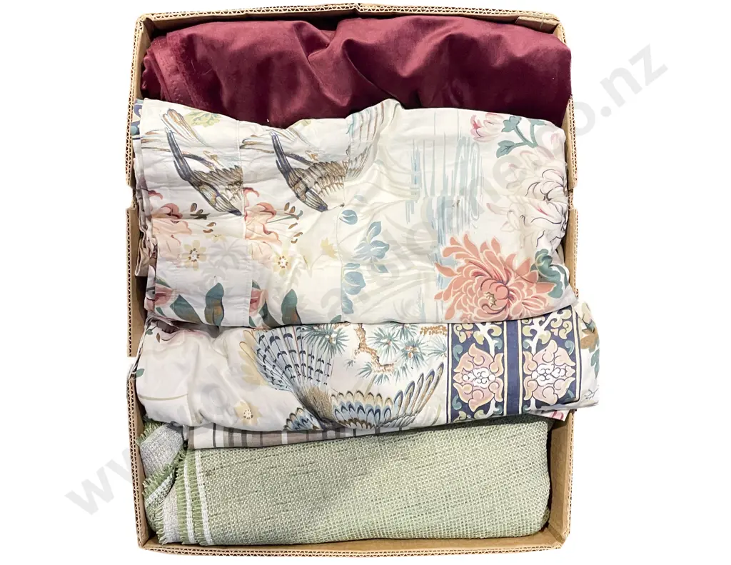 Box of Assorted Fabric & Curtain Ties etc Image 1++