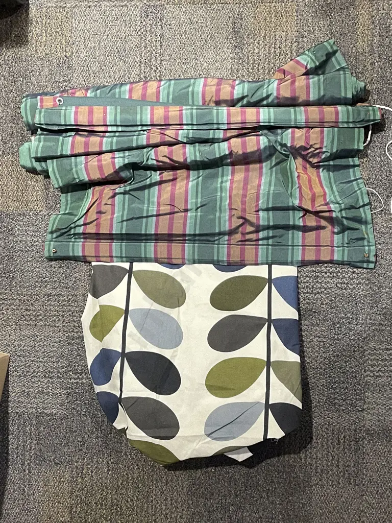 Box of Assorted Fabric Image 1++