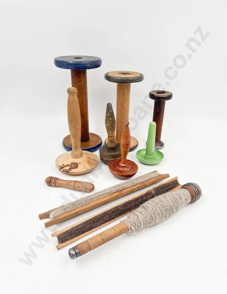 Box Qty of Assorted Vintage Wooden Spools & Darning Mushrooms etc Image 1++