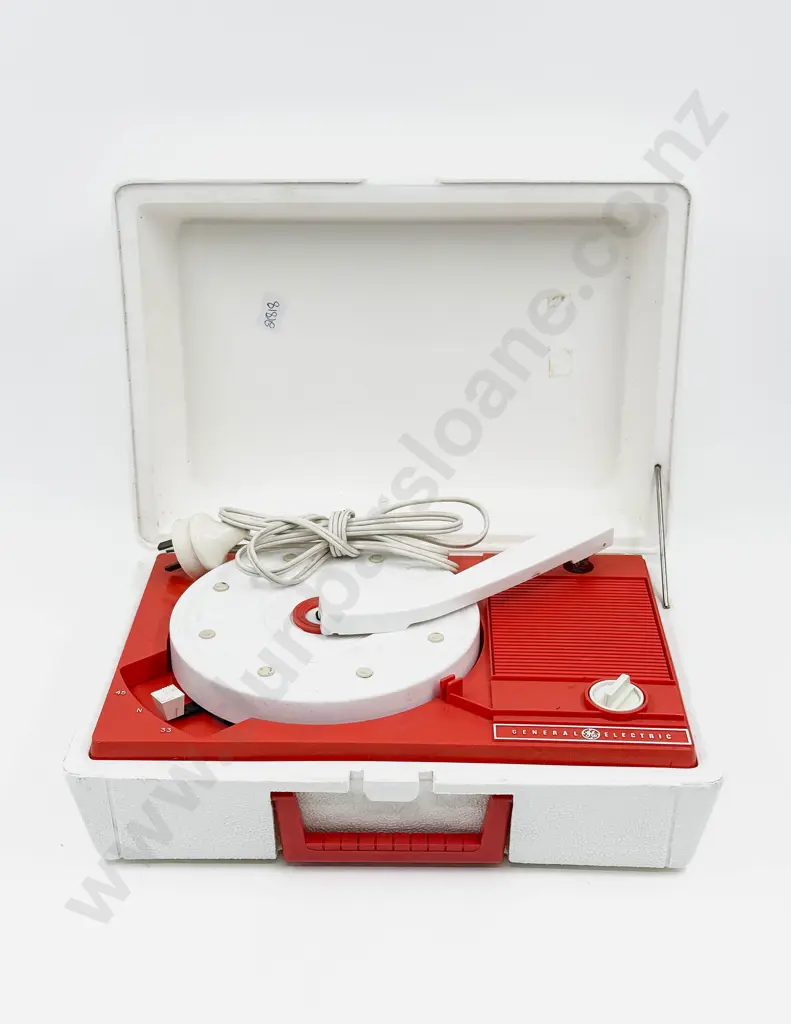 General Electric Portable 45 RPM Record Player Image 1++