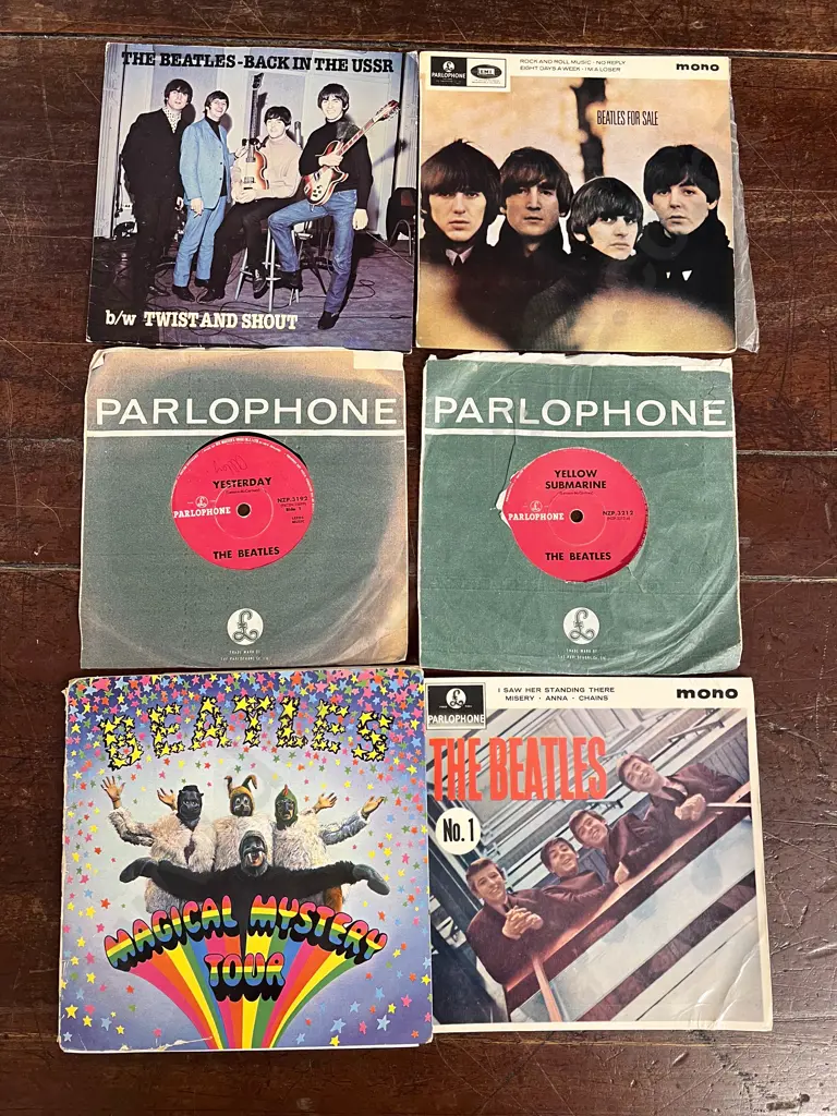 Qty of 45 RPM Vinyl Records incl Beatles Image 1++