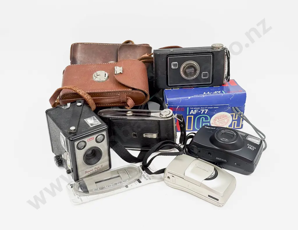 Qty of Assorted Vintage Cameras & Others Image 1++