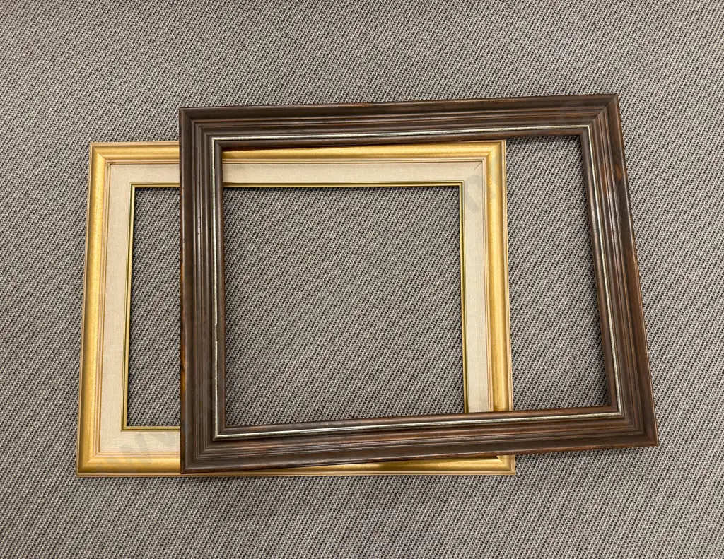 Two Empty Frames Image 1++