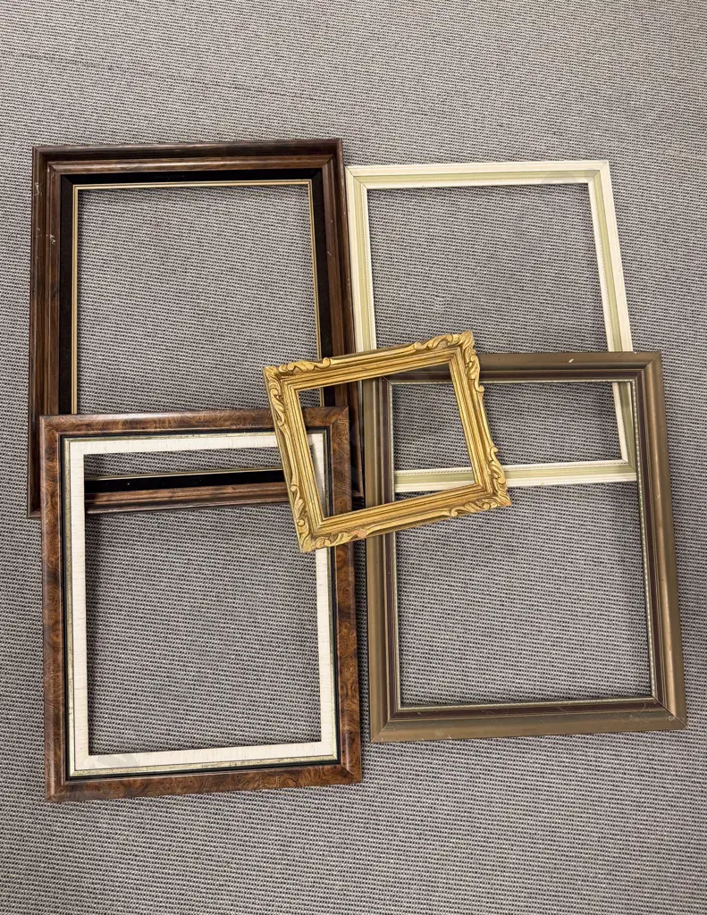 Box of Assorted Empty Frames Image 1++