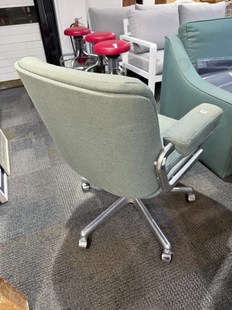 Swivel Armchair Image 1++