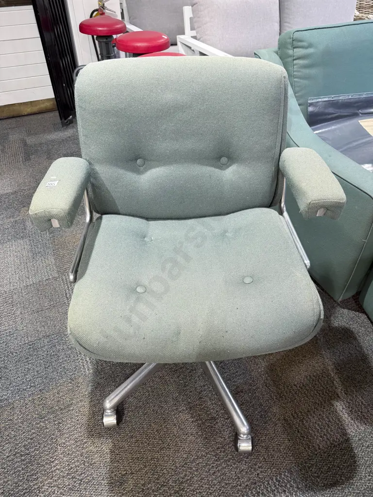 Swivel Armchair Image 1++