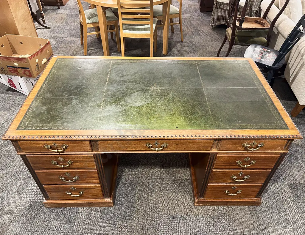 Edwardian Mahogany Leather Top Pedestal Desk Image 1++