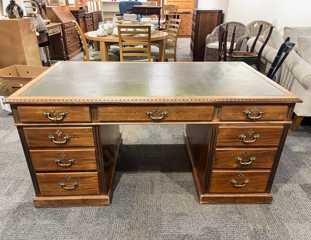 Edwardian Mahogany Leather Top Pedestal Desk Image 1++