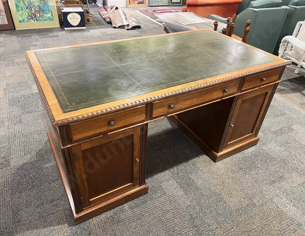 Edwardian Mahogany Leather Top Pedestal Desk Image 1++
