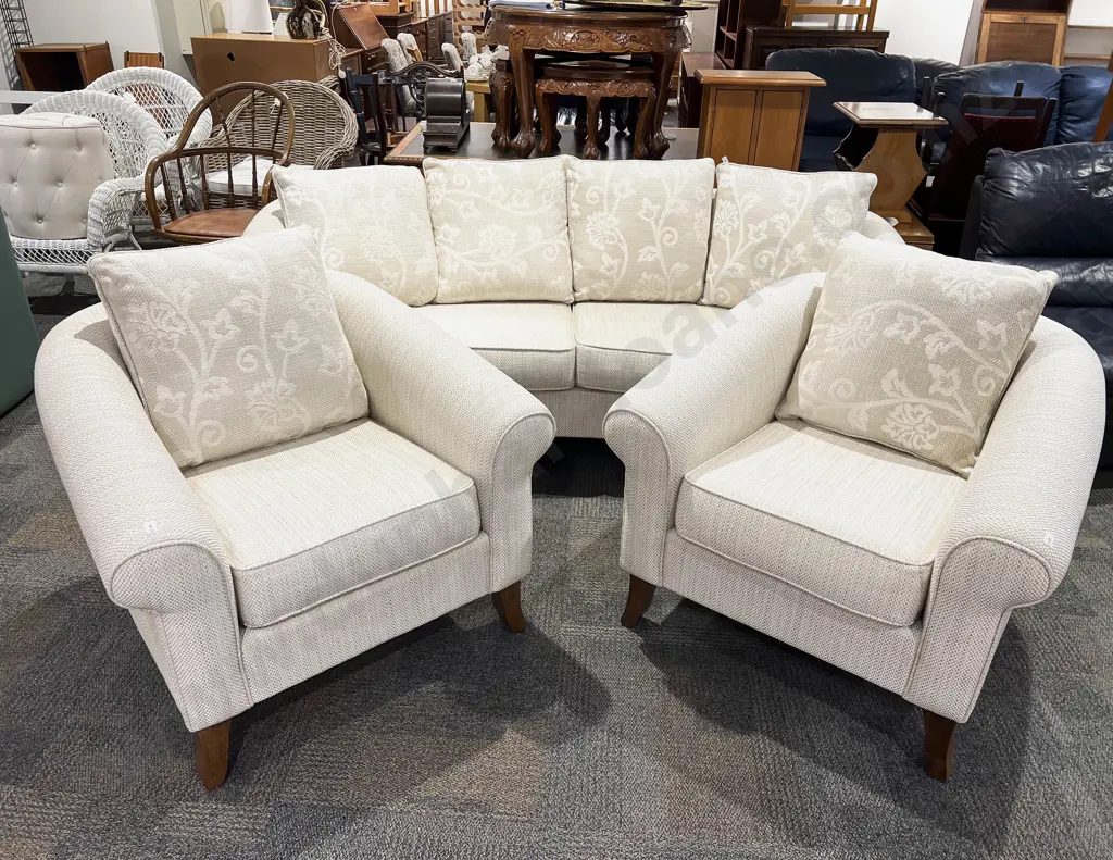 Modern Upholstered Three Pce Lounge Suite Image 1++