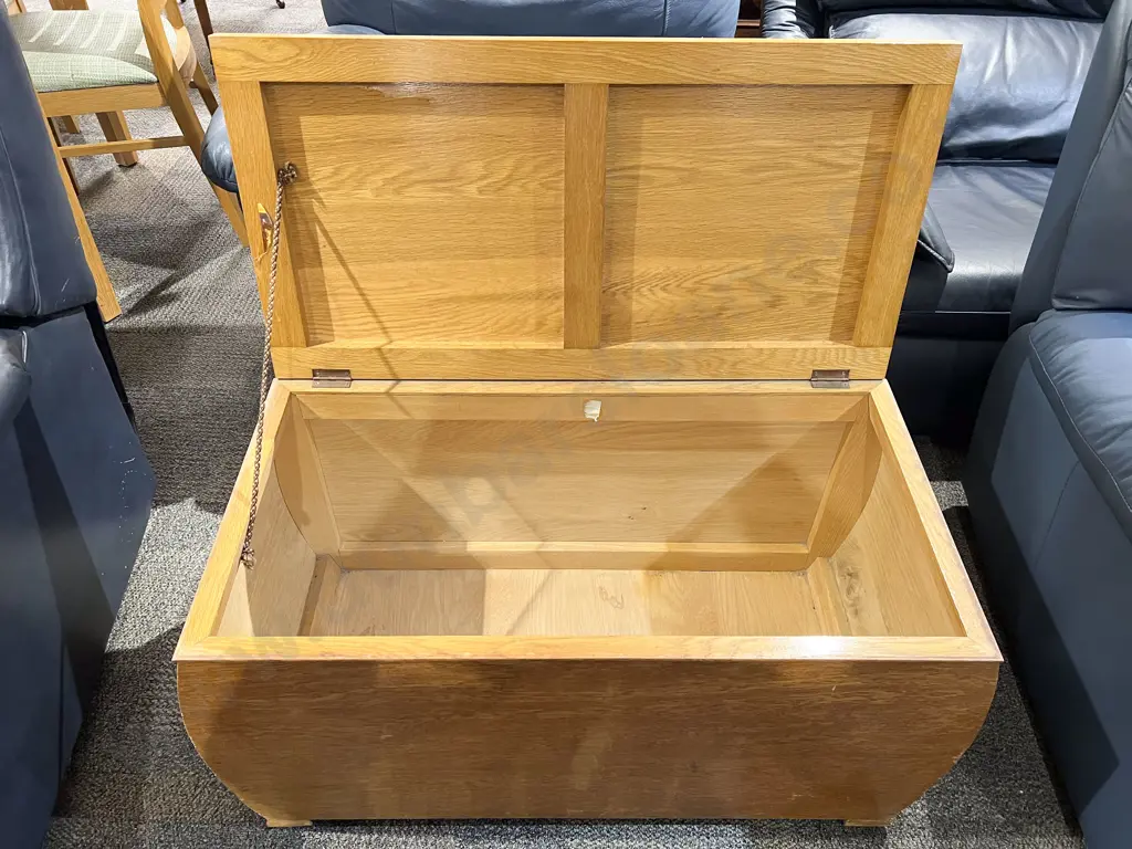 Oak Blanket Chest Image 1++
