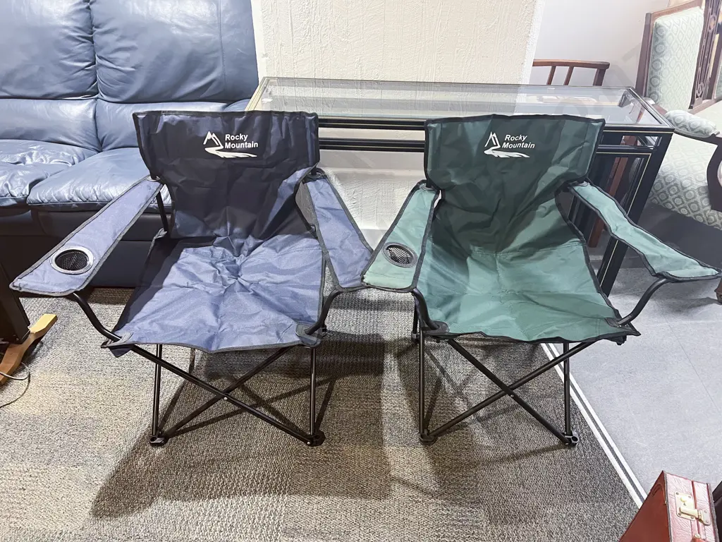 Pair of Folding Camp Chairs Image 1++