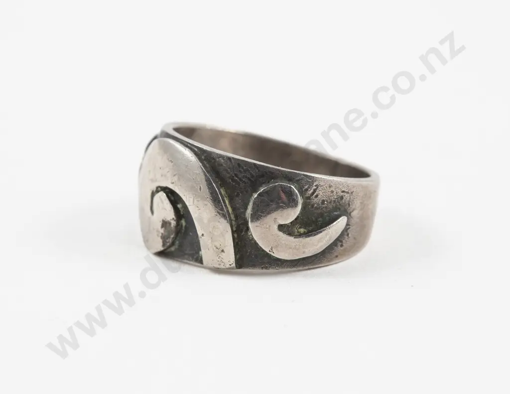 S/S Carved Koru Band Ring Image 1++