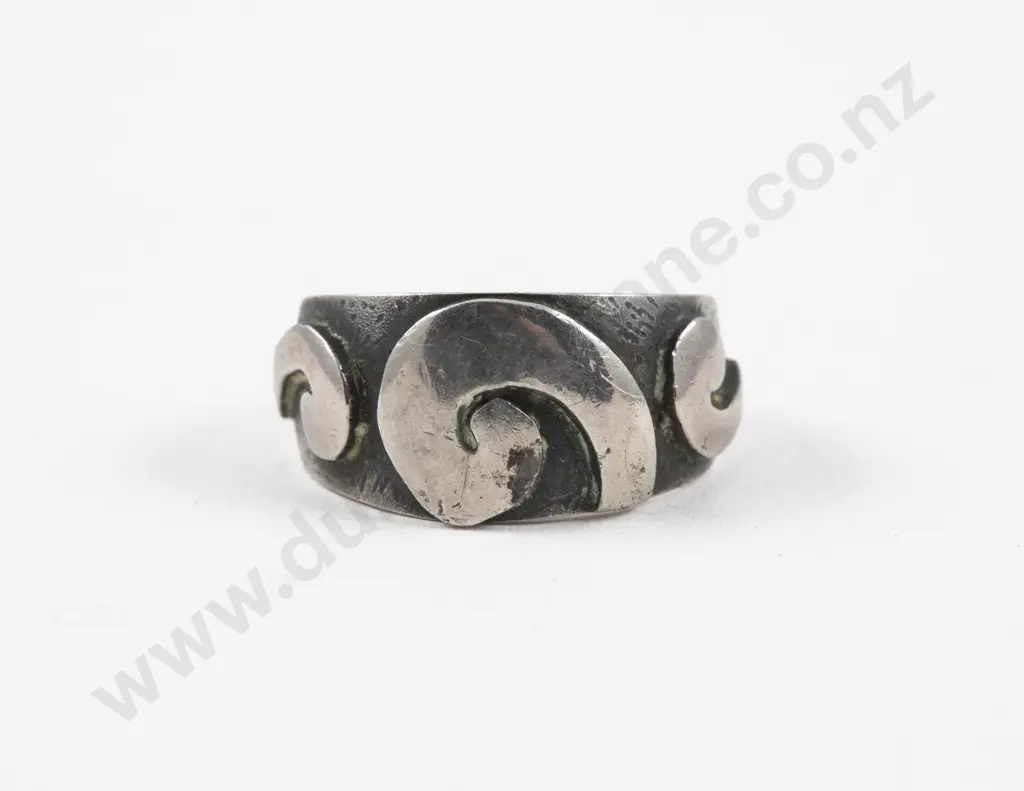S/S Carved Koru Band Ring Image 1++