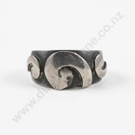 S/S Carved Koru Band Ring