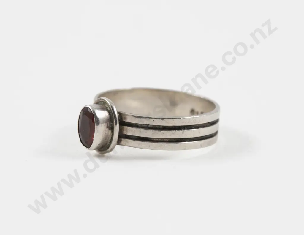 S/S Single Stone Garnet Band Ring Image 1++
