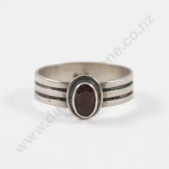 S/S Single Stone Garnet Band Ring