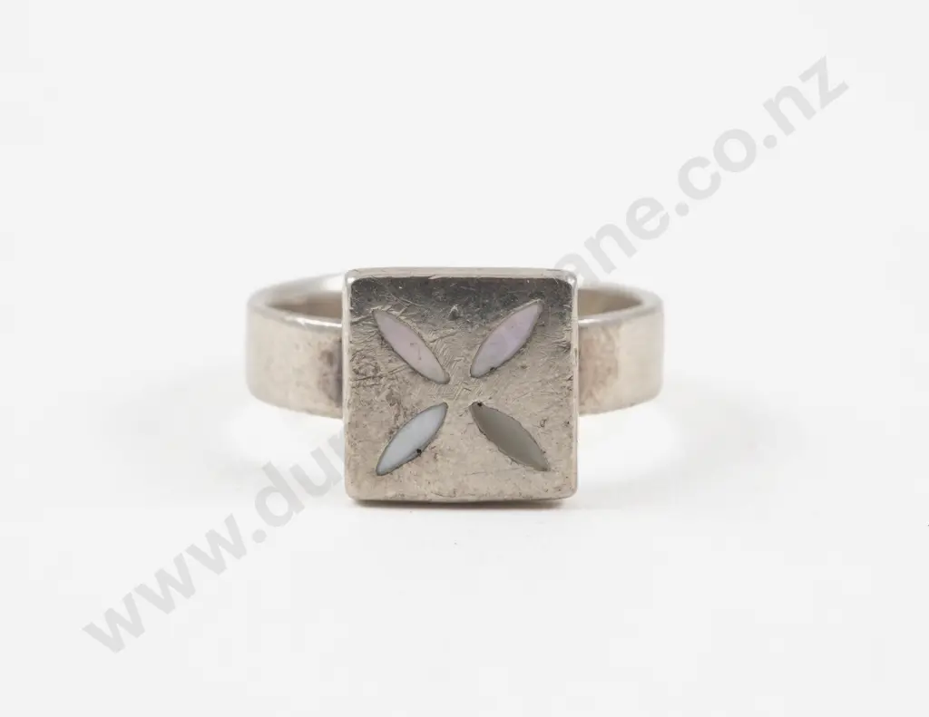S/S MOP Floral Design Ring Image 1++