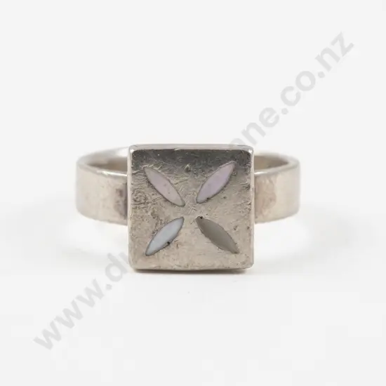 S/S MOP Floral Design Ring