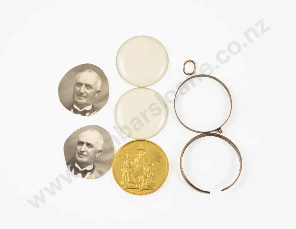 Victorian 9ct Circular Double Sided Photo Locket Image 1++
