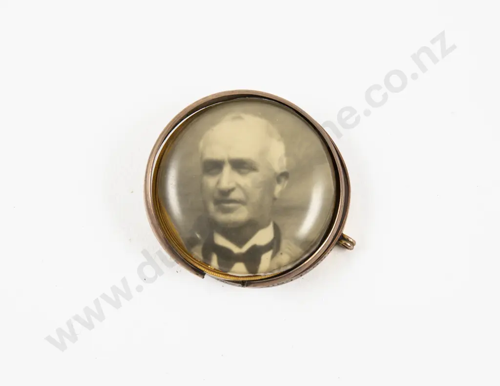 Victorian 9ct Circular Double Sided Photo Locket Image 1++