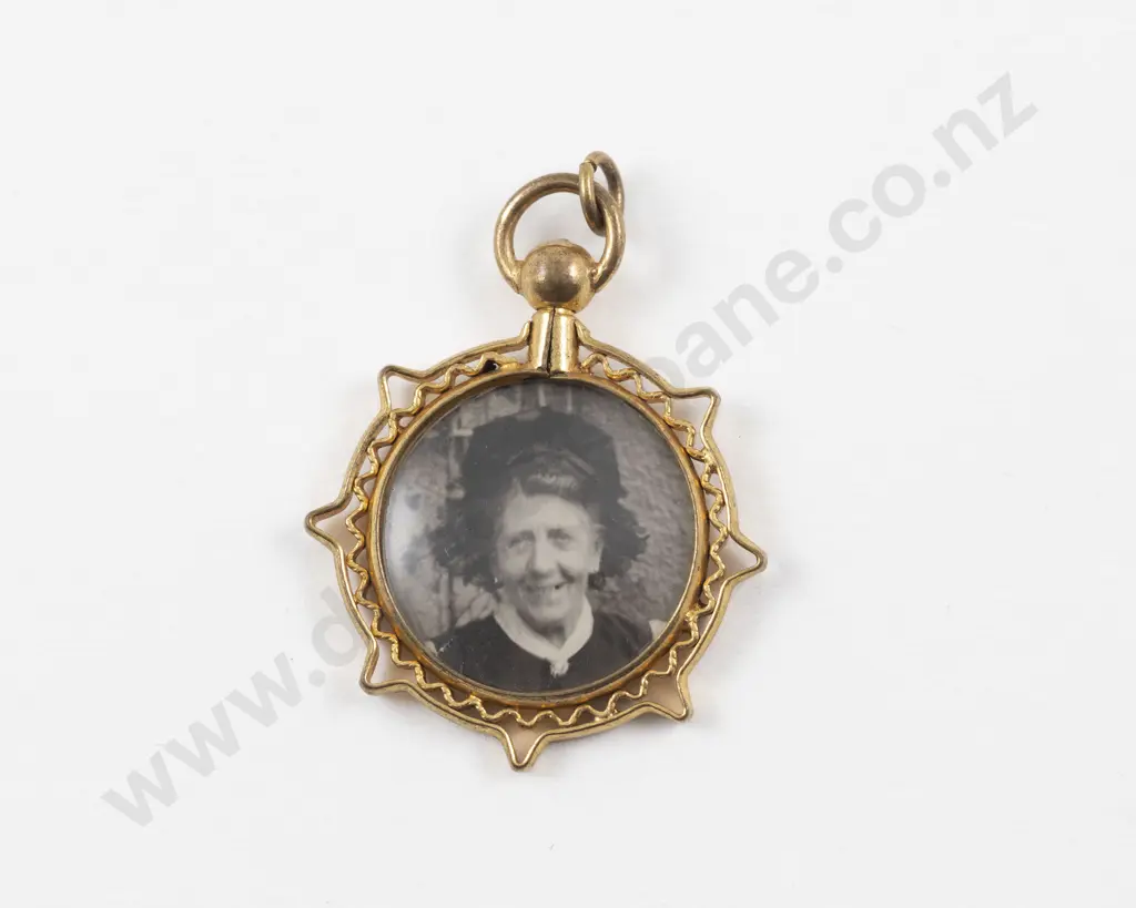 Victorian Gold Plated Framed Double Sided Photo Pendant Image 1++