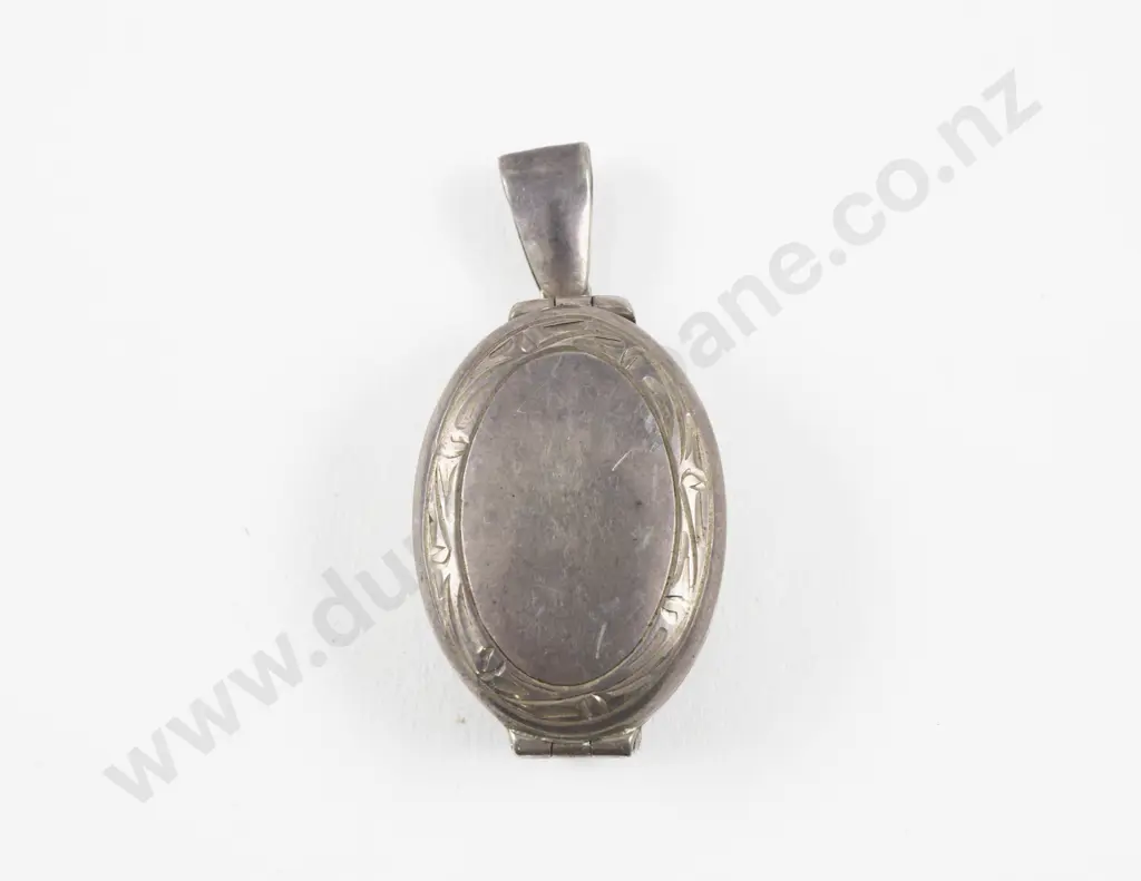 Vintage S/S Engraved Multifold Photo Locket Pendant Image 1++