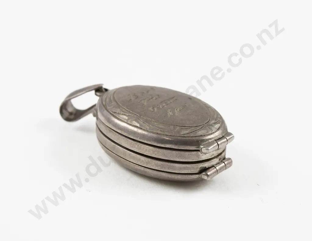 Vintage S/S Engraved Multifold Photo Locket Pendant Image 1++
