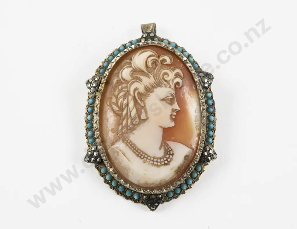 Vintage Classical Portrait Cameo Brooch Image 1++
