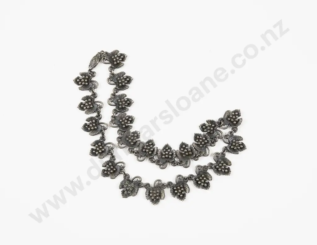 Vintage Silver Plated Grape Cluster and Leaf Link Choker Necklace Image 1++