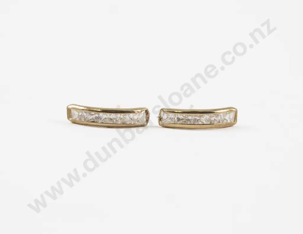 Pair 9ct Five Stone Diamond Stud Earrings Image 1++