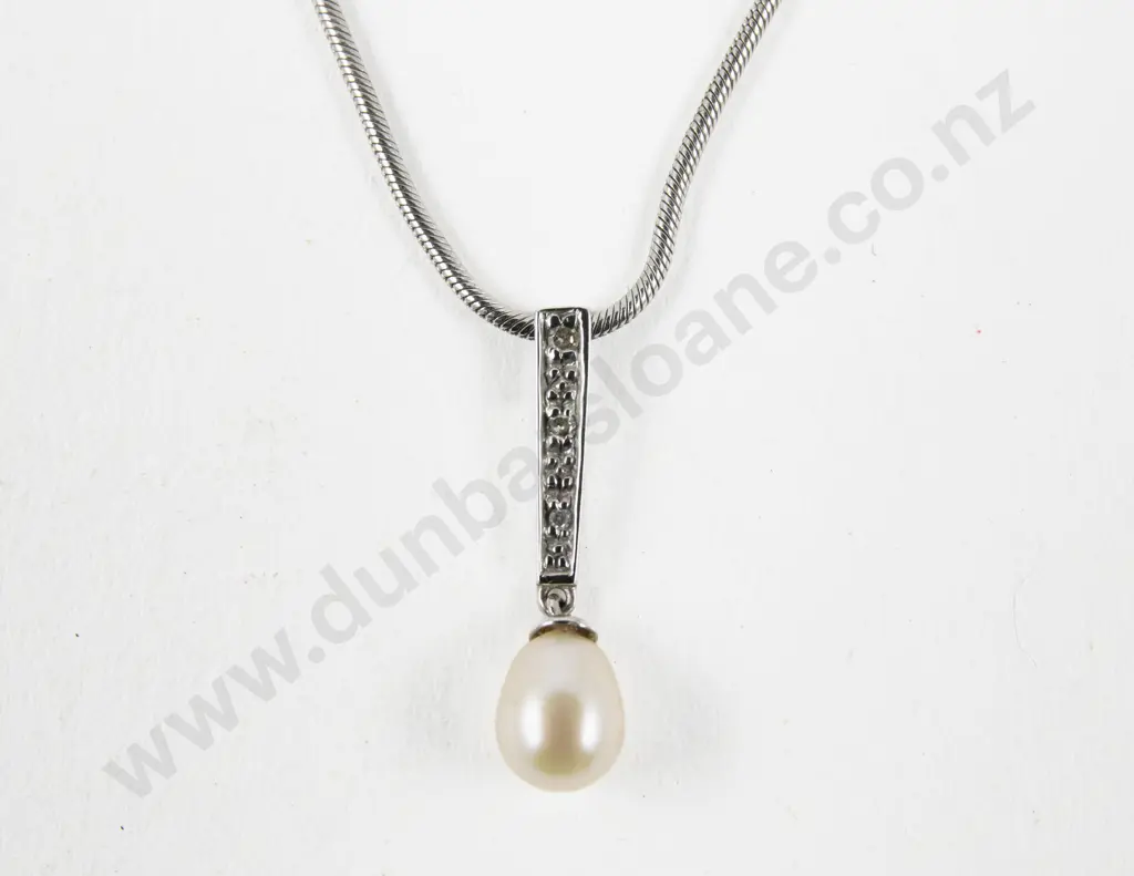 9ct White Gold Single Fresh Water Pearl Pendant Image 1++