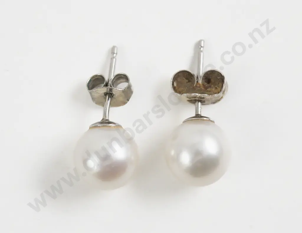 Single Strand Slightly Graduated Cultured Pearl Necklace Image 1++