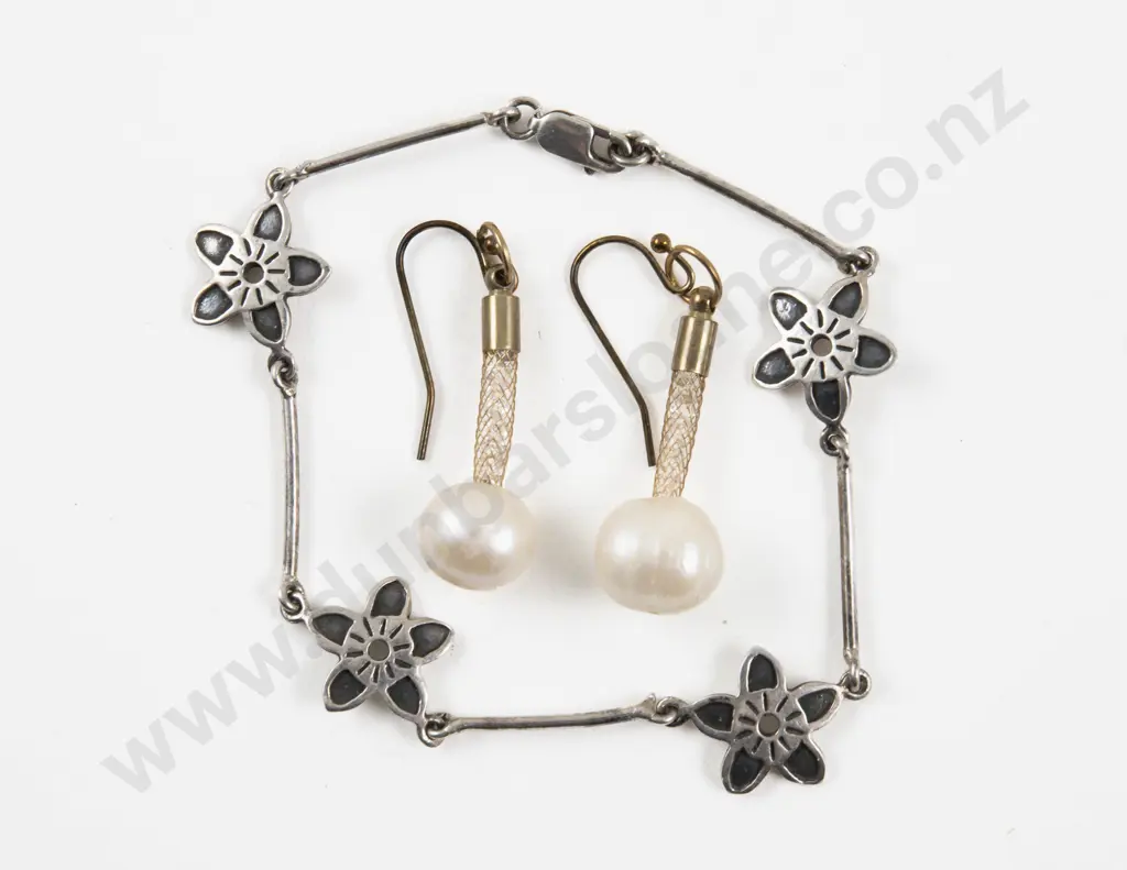 S/S Fancy Flower Bracelet with Pair Pendant Drop Earrings Image 1++