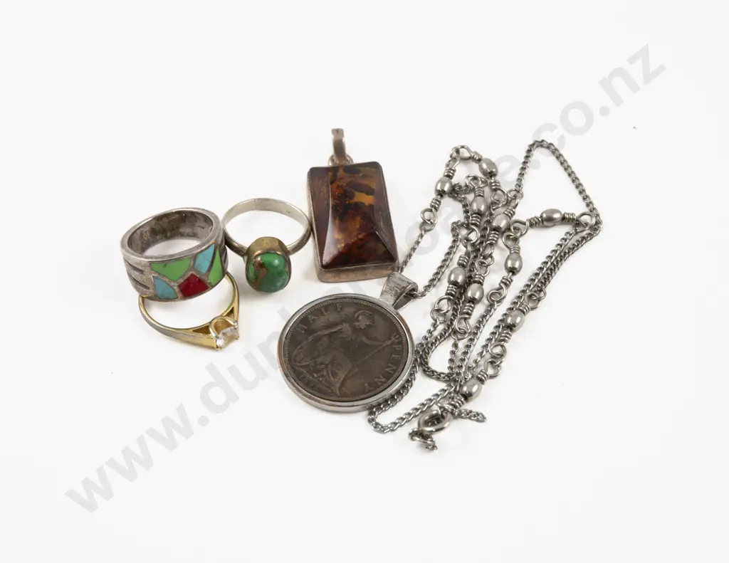Collection of Assorted S/S and Costume Jewellery Image 1++